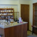 trav_tea_sampling_counter Would you like to taste a sample?